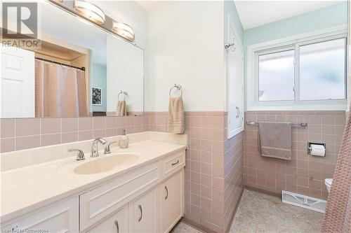 23 Walts Street, Welland, ON - Indoor Photo Showing Bathroom