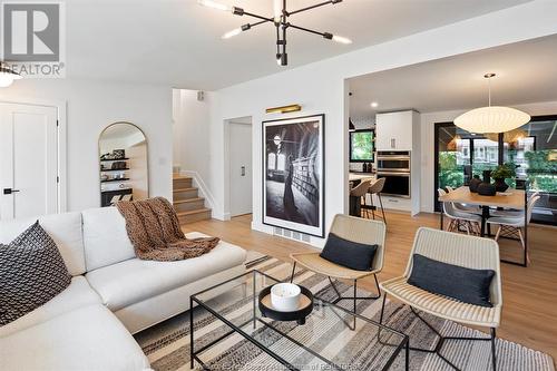 5 Autumn Court, Windsor, ON - Indoor Photo Showing Living Room