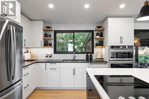 5 Autumn Court, Windsor, ON - Indoor Photo Showing Kitchen With Upgraded Kitchen