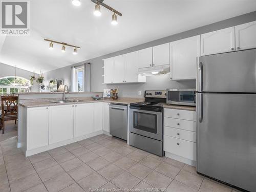 312 Mclellan, Amherstburg, ON - Indoor Photo Showing Kitchen