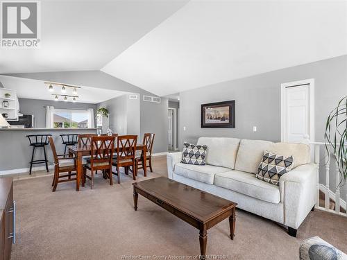 312 Mclellan, Amherstburg, ON - Indoor Photo Showing Living Room