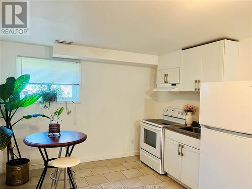 11874 Boulder Crescent, Windsor, ON - Indoor Photo Showing Kitchen