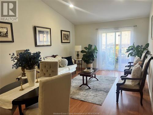 11874 Boulder Crescent, Windsor, ON - Indoor Photo Showing Living Room