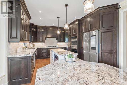 17 Oak Ridge Drive, Halton Hills, ON - Indoor Photo Showing Kitchen With Stainless Steel Kitchen With Upgraded Kitchen