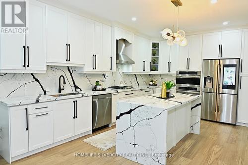 100 Long Meadow Road, Brampton (Bram East), ON - Indoor Photo Showing Kitchen With Upgraded Kitchen