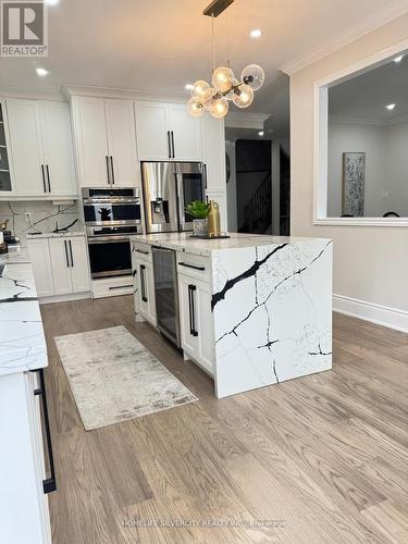 100 Long Meadow Road, Brampton, ON - Indoor Photo Showing Kitchen With Upgraded Kitchen