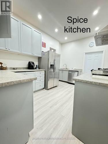 100 Long Meadow Road, Brampton, ON - Indoor Photo Showing Kitchen