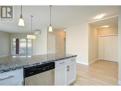 3229 Skyview Lane Unit# 409, West Kelowna, BC - Indoor Photo Showing Kitchen With Upgraded Kitchen