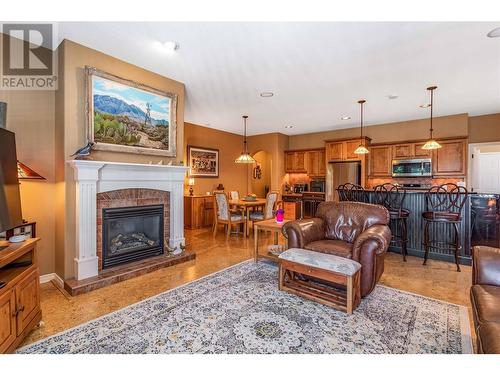 389 Mccarren Avenue, Kelowna, BC - Indoor Photo Showing Living Room With Fireplace