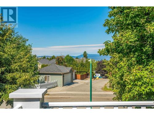 389 Mccarren Avenue, Kelowna, BC - Outdoor