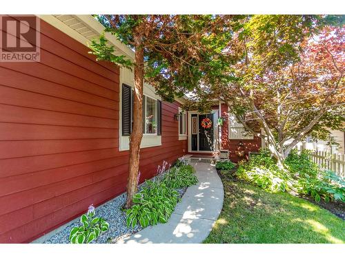 389 Mccarren Avenue, Kelowna, BC - Outdoor