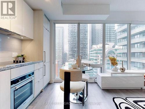 2311 - 115 Blue Jays Way, Toronto, ON - Indoor Photo Showing Kitchen