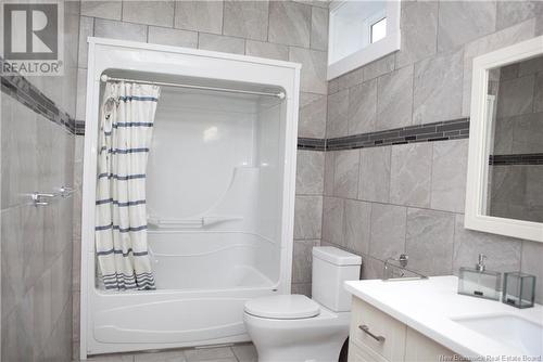 44 Bicentennial Drive, Woodstock, NB - Indoor Photo Showing Bathroom