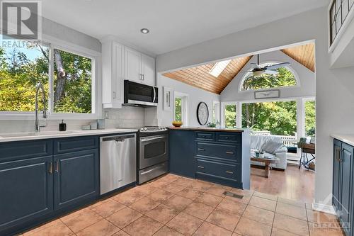 6429 Sugar Creek Way, Ottawa, ON - Indoor Photo Showing Kitchen