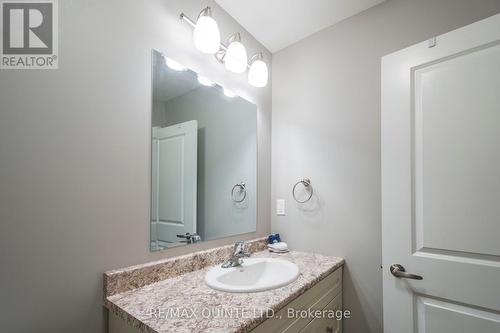 29 Glenview Crescent, Belleville, ON - Indoor Photo Showing Bathroom