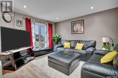 320 Haichert Street, Warman, SK - Indoor Photo Showing Living Room