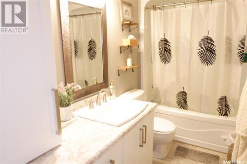 101 Empire Place, Assiniboia, SK - Indoor Photo Showing Bathroom