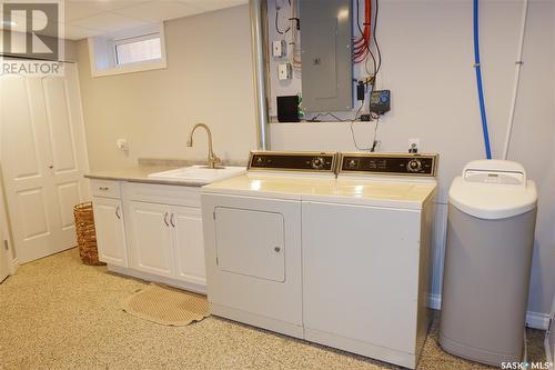 101 Empire Place, Assiniboia, SK - Indoor Photo Showing Laundry Room