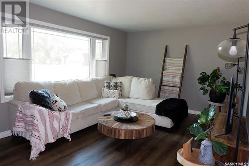 101 Empire Place, Assiniboia, SK - Indoor Photo Showing Living Room