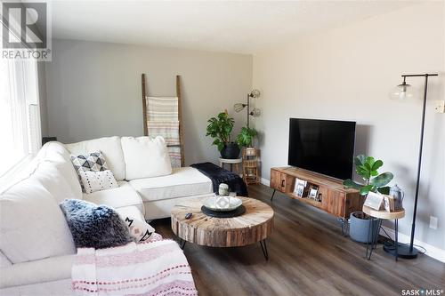 101 Empire Place, Assiniboia, SK - Indoor Photo Showing Living Room