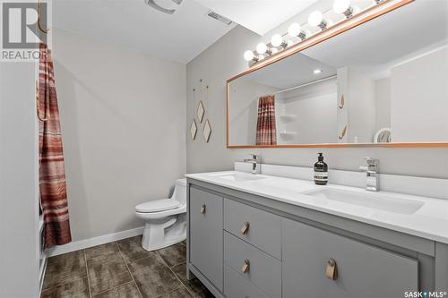 306 Waterbury Road, Saskatoon, SK - Indoor Photo Showing Bathroom