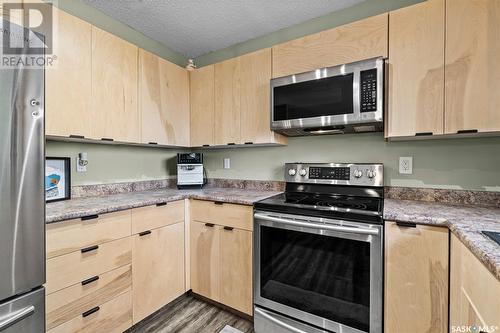 306 Waterbury Road, Saskatoon, SK - Indoor Photo Showing Kitchen With Stainless Steel Kitchen