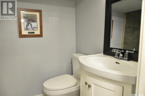 415 25Th Street W, Saskatoon, SK - Indoor Photo Showing Bathroom