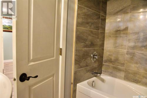 415 25Th Street W, Saskatoon, SK - Indoor Photo Showing Bathroom