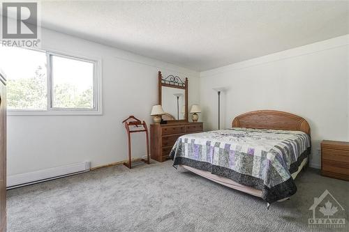 895 Meadow Lane Road, Ottawa, ON - Indoor Photo Showing Bedroom