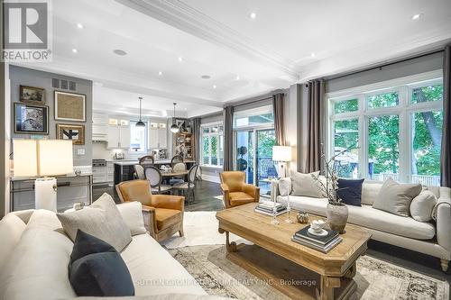 114 Ferris Road, Toronto, ON - Indoor Photo Showing Living Room