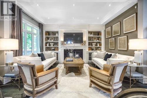 114 Ferris Road, Toronto, ON - Indoor Photo Showing Living Room