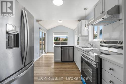 99 Julia Crescent, Orillia, ON - Indoor Photo Showing Kitchen With Upgraded Kitchen