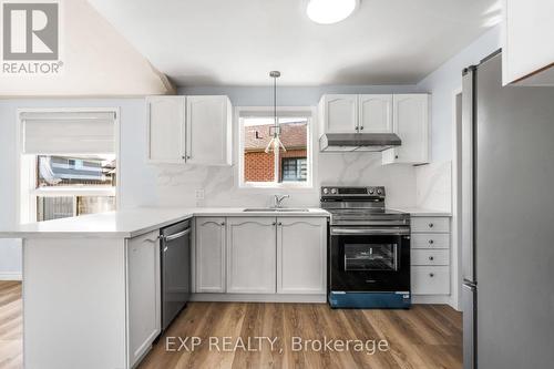 99 Julia Crescent, Orillia, ON - Indoor Photo Showing Kitchen With Upgraded Kitchen