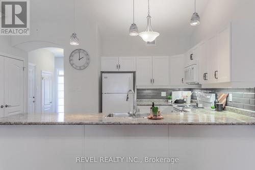 59 Chadwin Drive, Kawartha Lakes (Lindsay), ON - Indoor Photo Showing Kitchen