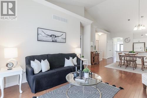 59 Chadwin Drive, Kawartha Lakes (Lindsay), ON - Indoor Photo Showing Living Room