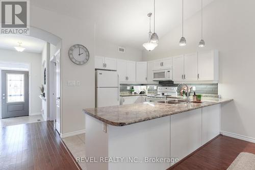 59 Chadwin Drive, Kawartha Lakes (Lindsay), ON - Indoor Photo Showing Kitchen With Double Sink