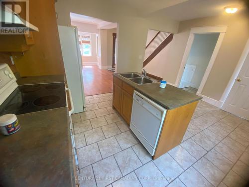 370 Victoria Street, London, ON - Indoor Photo Showing Kitchen With Double Sink