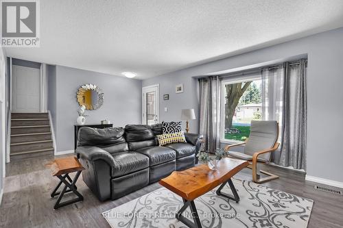 245 Chittick Crescent, Thames Centre (Dorchester), ON - Indoor Photo Showing Living Room