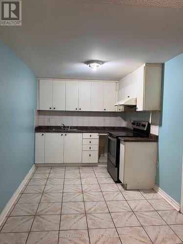 245 Fernforest Drive, Brampton, ON - Indoor Photo Showing Kitchen