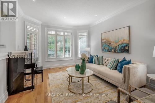 165 St Nicholas Crescent, Vaughan, ON - Indoor Photo Showing Living Room