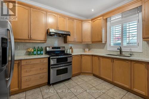 165 St Nicholas Crescent, Vaughan, ON - Indoor Photo Showing Kitchen