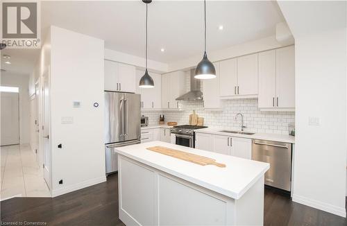 116 Columbus Gate, Stoney Creek, ON - Indoor Photo Showing Kitchen With Upgraded Kitchen