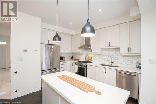 116 Columbus Gate, Stoney Creek, ON - Indoor Photo Showing Kitchen With Upgraded Kitchen