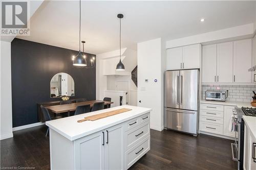 116 Columbus Gate, Stoney Creek, ON - Indoor Photo Showing Kitchen With Upgraded Kitchen