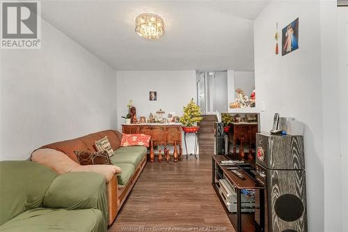 1329 Foster Avenue, Windsor, ON - Indoor Photo Showing Living Room