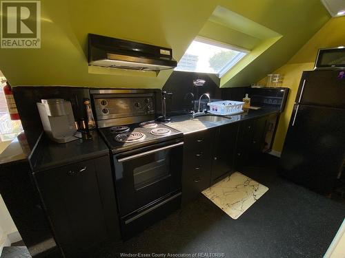 1610 Victoria Avenue Unit# Upper, Windsor, ON - Indoor Photo Showing Kitchen