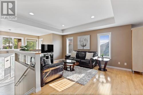 4817 Barcelona Crescent, Windsor, ON - Indoor Photo Showing Living Room