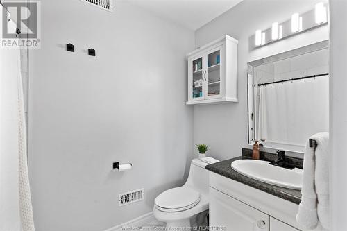 4817 Barcelona Crescent, Windsor, ON - Indoor Photo Showing Bathroom