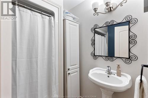 4817 Barcelona Crescent, Windsor, ON - Indoor Photo Showing Bathroom