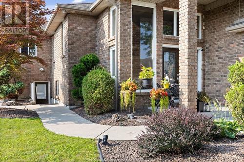 4817 Barcelona Crescent, Windsor, ON - Outdoor With Facade